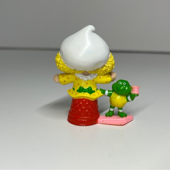 Vintage Strawberry Shortcake Mini PVC Figure 80s Lemon Meringue Deluxe Frog - Picture 7 of 9